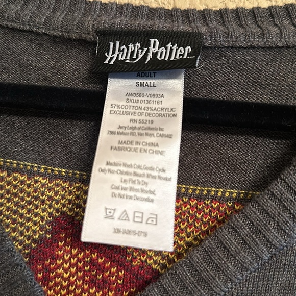 Harry Potter size adult Small grey academic school sweater Gryffindor - Picture 3 of 5